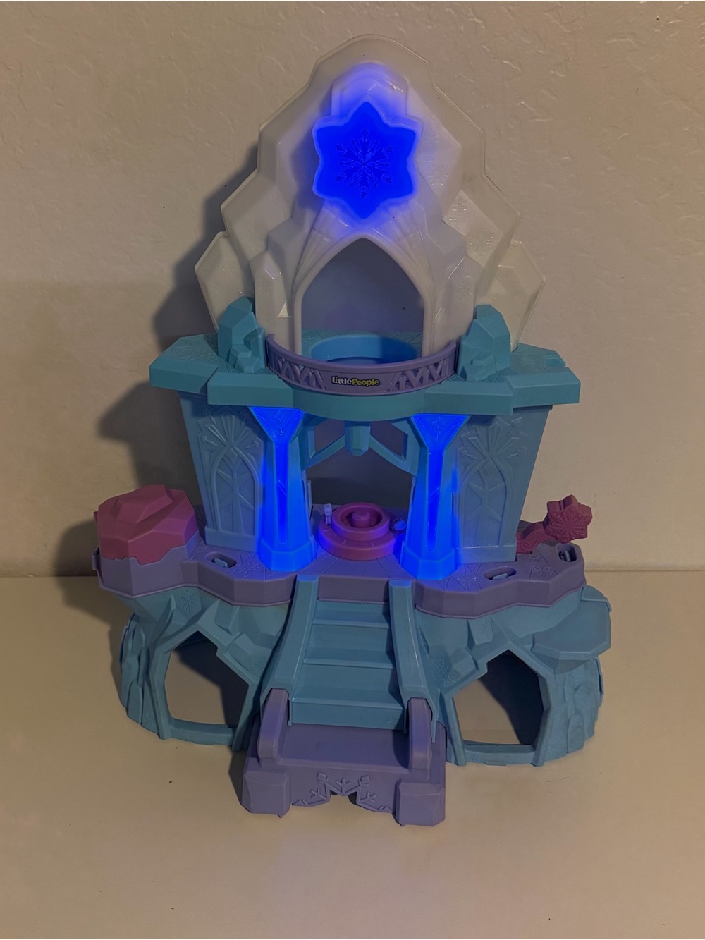 Fisher-Price Little People – Disney Frozen Elsa’s Enchanted Lights Palace